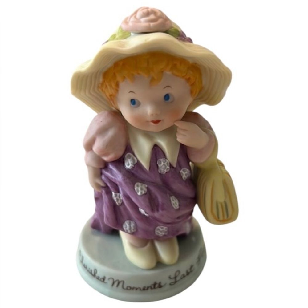 Vintage Avon 1983 “Cherished moments last forever” porcelain figurine EVC